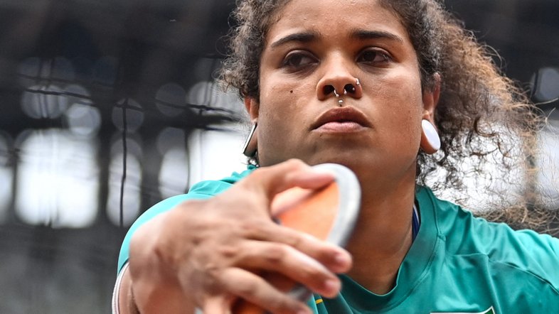 Atletismo: Izabela Rodrigues avança à final do lançamento de disco (Photo by Andrej ISAKOVIC / AFP)