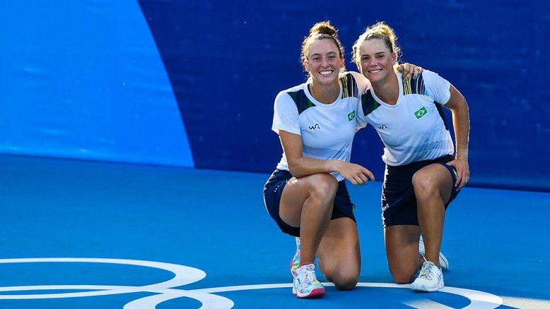 Gustavo Kuerten comemora bronze de Laura e Luisa: 'Vitória histórica'