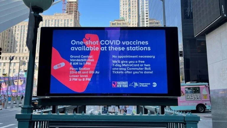 Nova York avança rumo à vacinação obrigatória para pessoal hospitalar