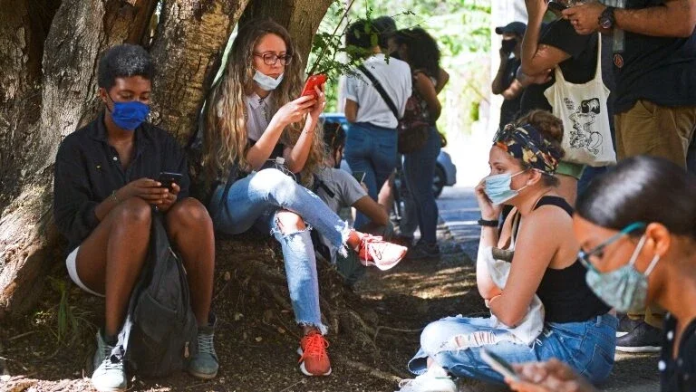 Crise, pandemia e Internet, os detonadores dos protestos em Cuba