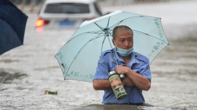 Chuvas torrenciais deixam 12 mortos na região central da China e ameaçam barragem