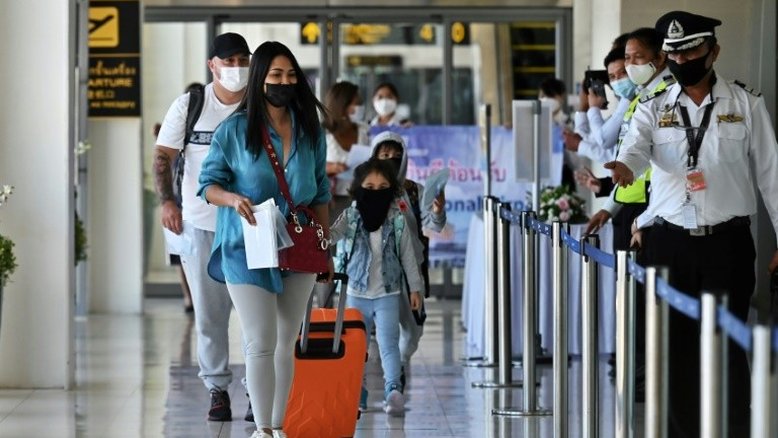 Ilha tailandesa de Phuket reabre aos turistas apesar da covid-19