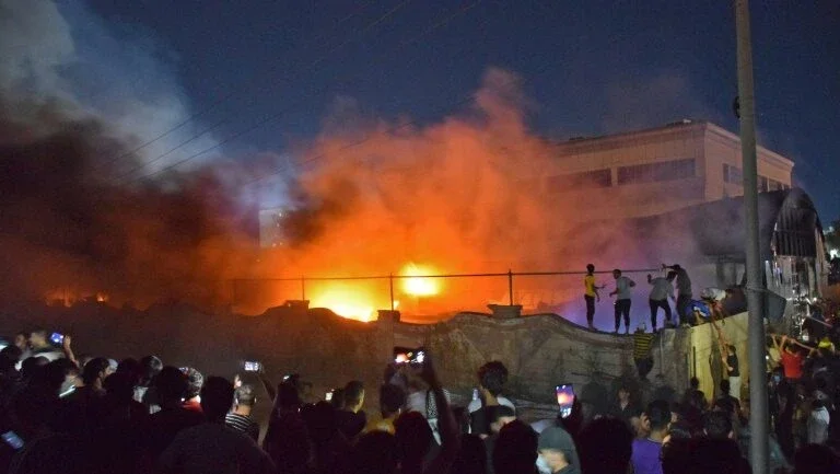 Iraquianos: entre raiva e impotência após incêndio com mais de 60 mortos
