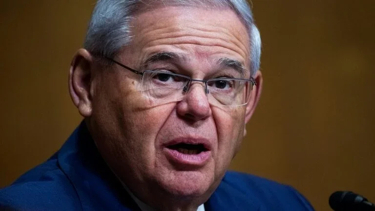 EUA não farão intervenção militar em Cuba, garante influente senador democrata