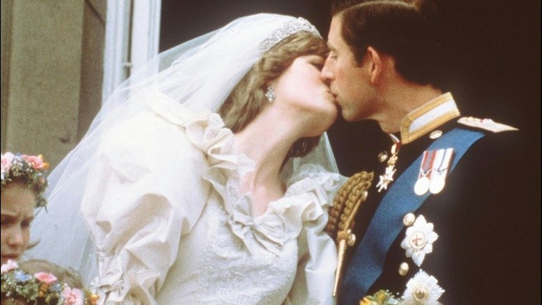 Biografia aponta que Charles teria dito que ‘talvez fosse gay’ para Diana