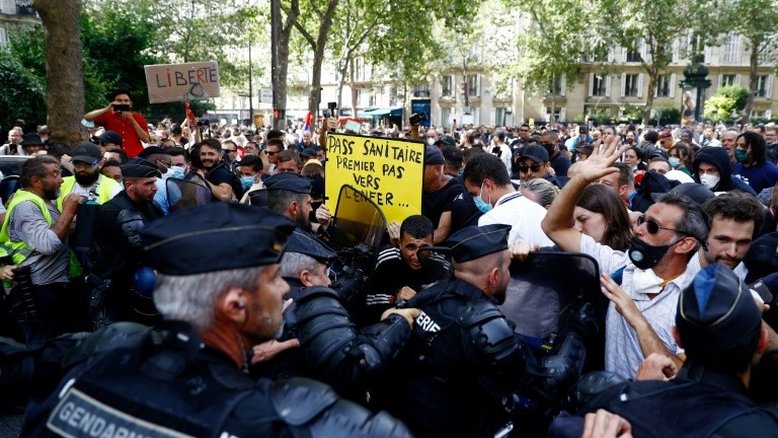 Milhares de pessoas protestam na França contra restrições anticovid