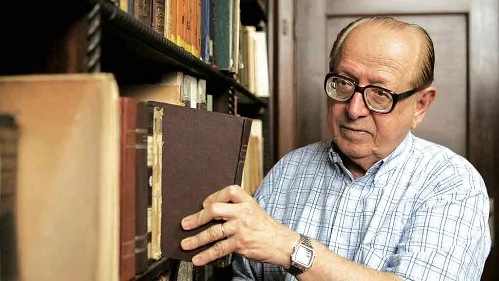 NEUTRALIDADE Para Evanildo Bechara, regras de formação de gênero não podem ser alteradas: a gramática é um edifício