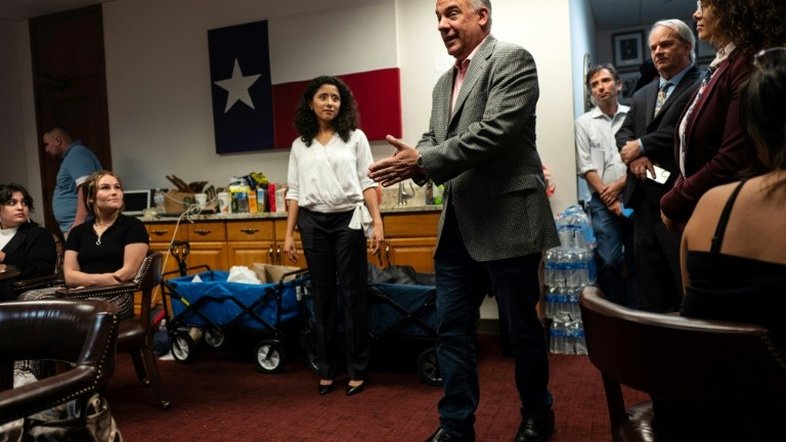 Legisladores democratas fogem do Texas para impedir polêmica lei eleitoral