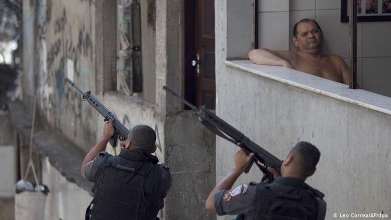Câmera nas fardas pode ser solução para a violência policial?