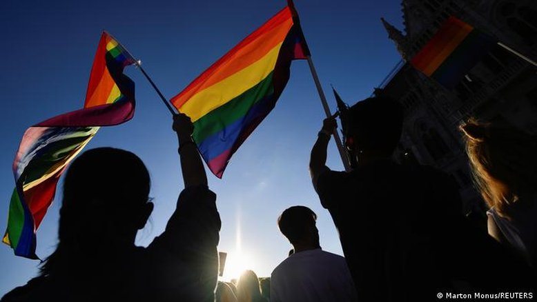 Comunidade LGBTQ da Hungria teme repressão e perseguições