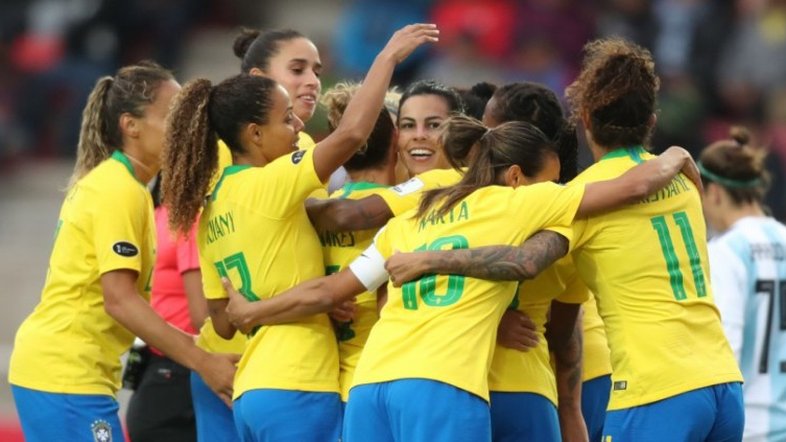 Pia elogia Seleção Brasileira, mas admite que precisou de sorte