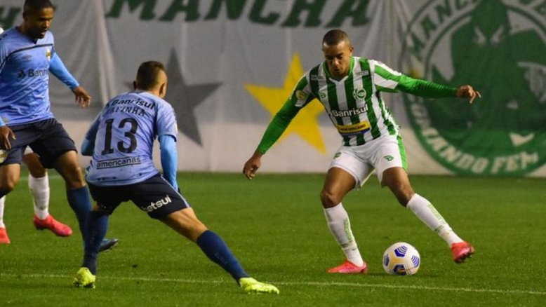 Grêmio perde para o Juventude e segue afundado na lanterna e sem vencer
