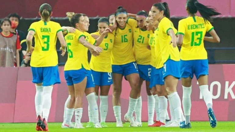 Seleção feminina: alegria de veteranas motiva grupo repleto de estreantes