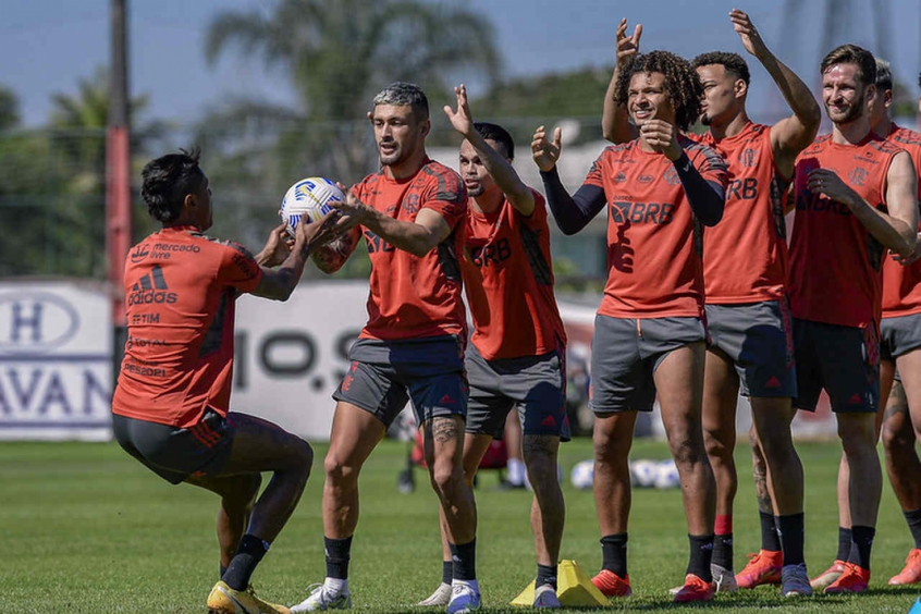 Com clima descontraído e treino tático, Flamengo encerra preparação para enfrentar o São Paulo