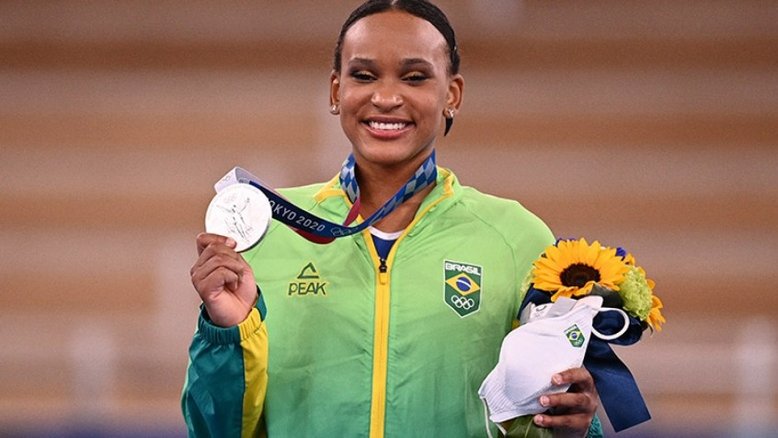 Sem Simone Biles, Rebeca Andrade tem mais chances de conseguir outra medalha