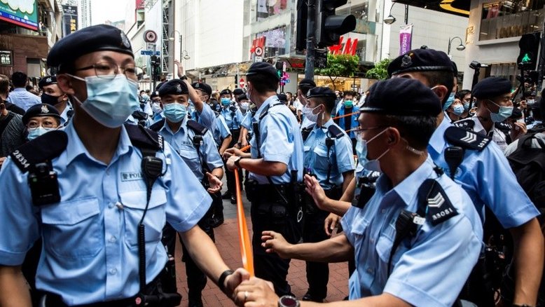 Ataque a policial em Hong Kong é obra de 'lobo solitário'