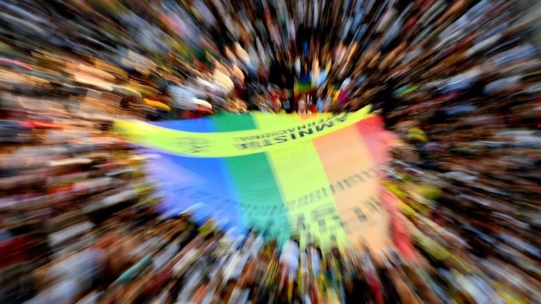 Duas pessoas são presas pelo assassinato de brasileiro homossexual na Espanha