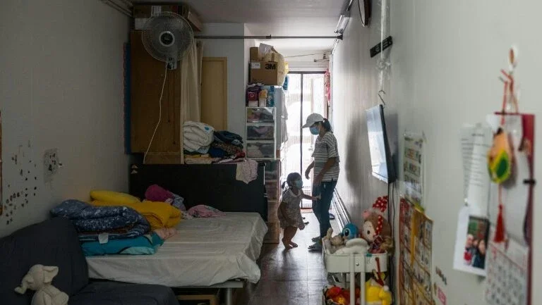 Crise política e pandemia disparam pobreza em Hong Kong