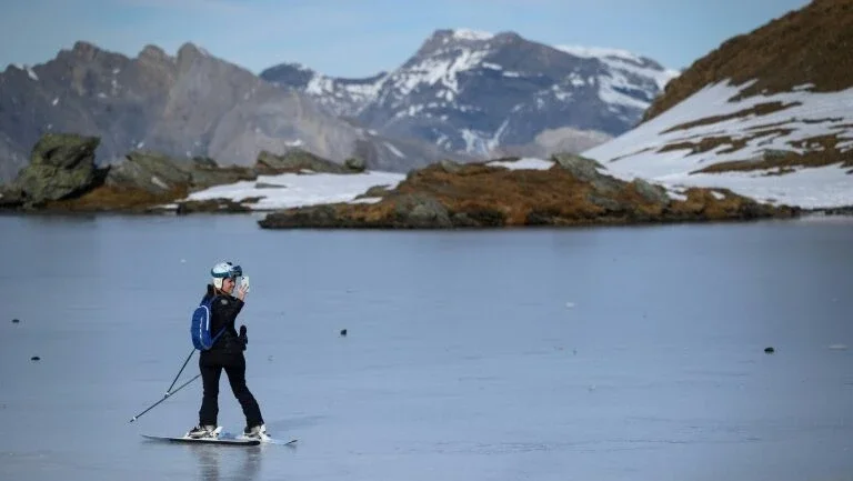 Derretimento de geleiras cria mais de 1.000 lagos nos Alpes suíços