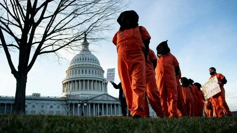 EUA repatria um prisioneiro de Guantánamo, a primeira transferência no governo Biden