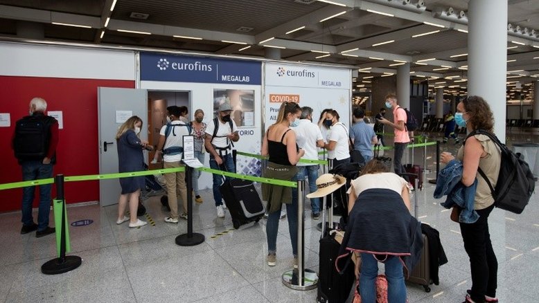 Infecções por covid-19 aumentam na Espanha, especialmente entre os jovens