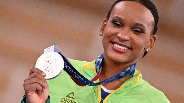 Nadia Comaneci parabeniza Rebeca Andrade por prata em Tóquio: 'Você fez história'