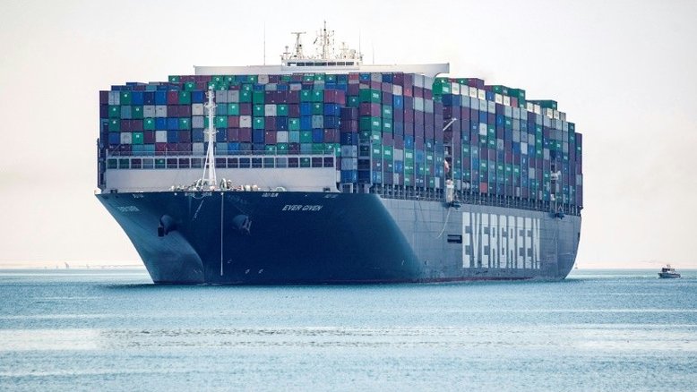 Ever Given deixa o Canal de Suez após 100 dias de imobilização