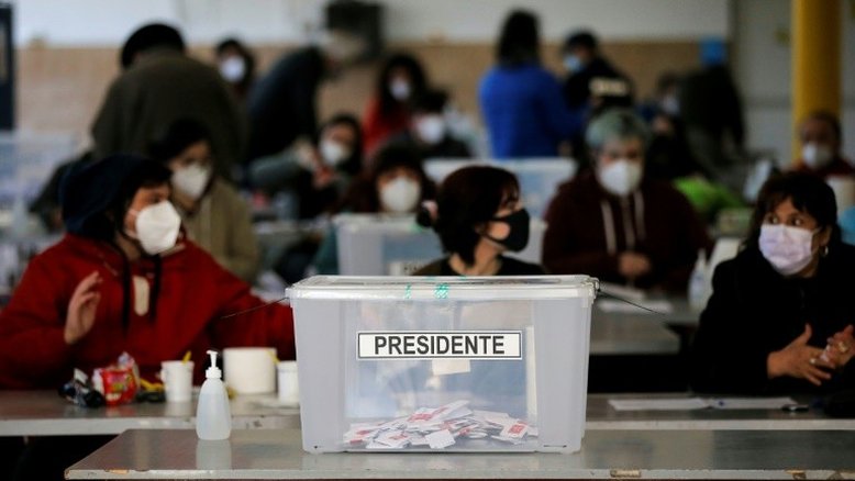 Chilenos surpreendem e se inclinam para candidatos da nova geração