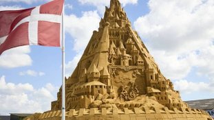 Confira castelos de areia gigantes ao redor do mundo
