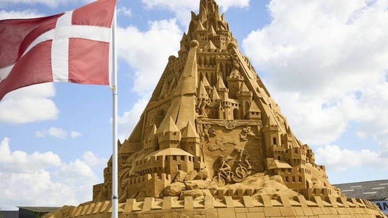 Confira castelos de areia gigantes ao redor do mundo