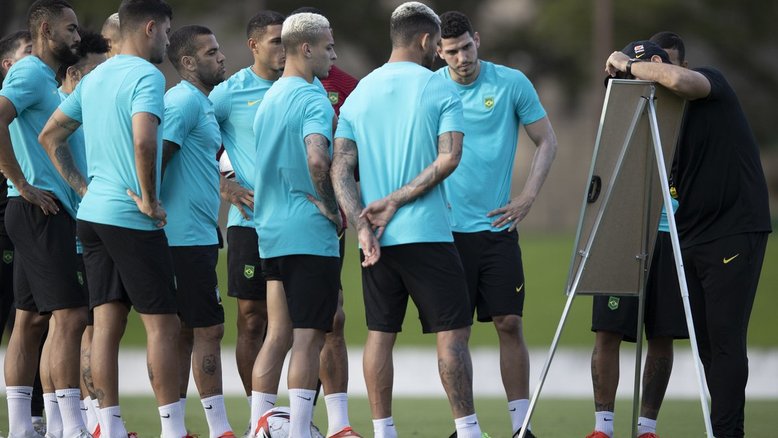 Seleção masculina de futebol treina completa pela 1ª vez em Tóquio