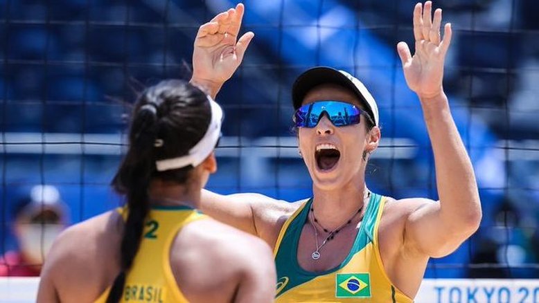 Agatha e Duda vencem argentinas na estreia do vôlei de praia feminino