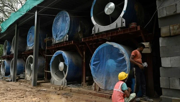 Especialistas questionam projeto de ventiladores gigantes para melhorar ar de Nova Délhi