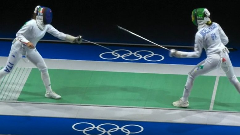 Nathalie Moellhausen faz duelo muito equilibrado, mas é eliminada na esgrima