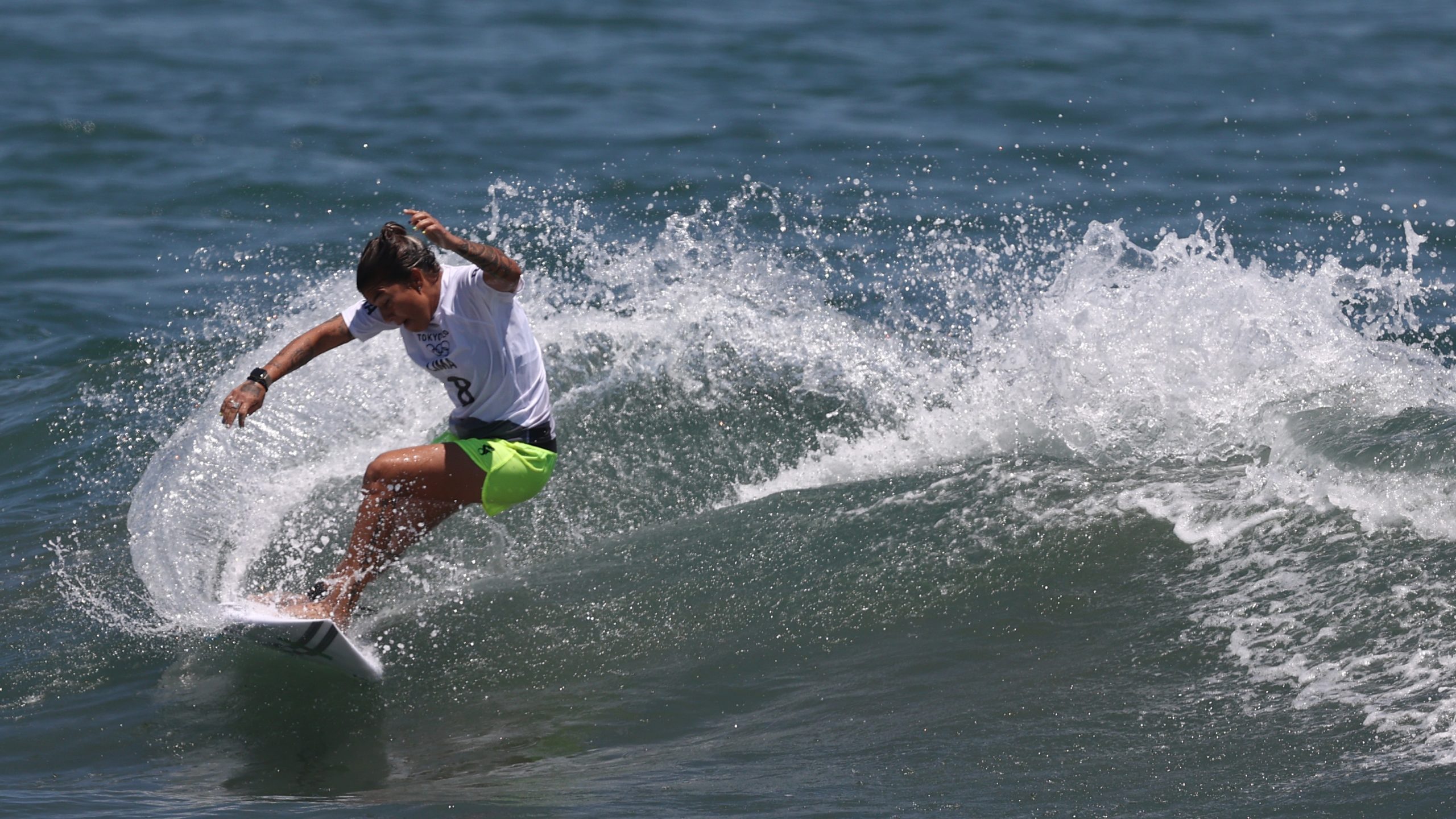 Silvana Lima e Tatiana Weston-Webb se classificam para oitavas de final do surfe feminino