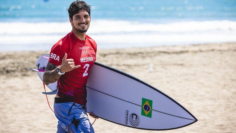 Gabriel Medina e Ítalo Ferreira se classificam para semifinal no surfe e garantem medalha para o Brasil