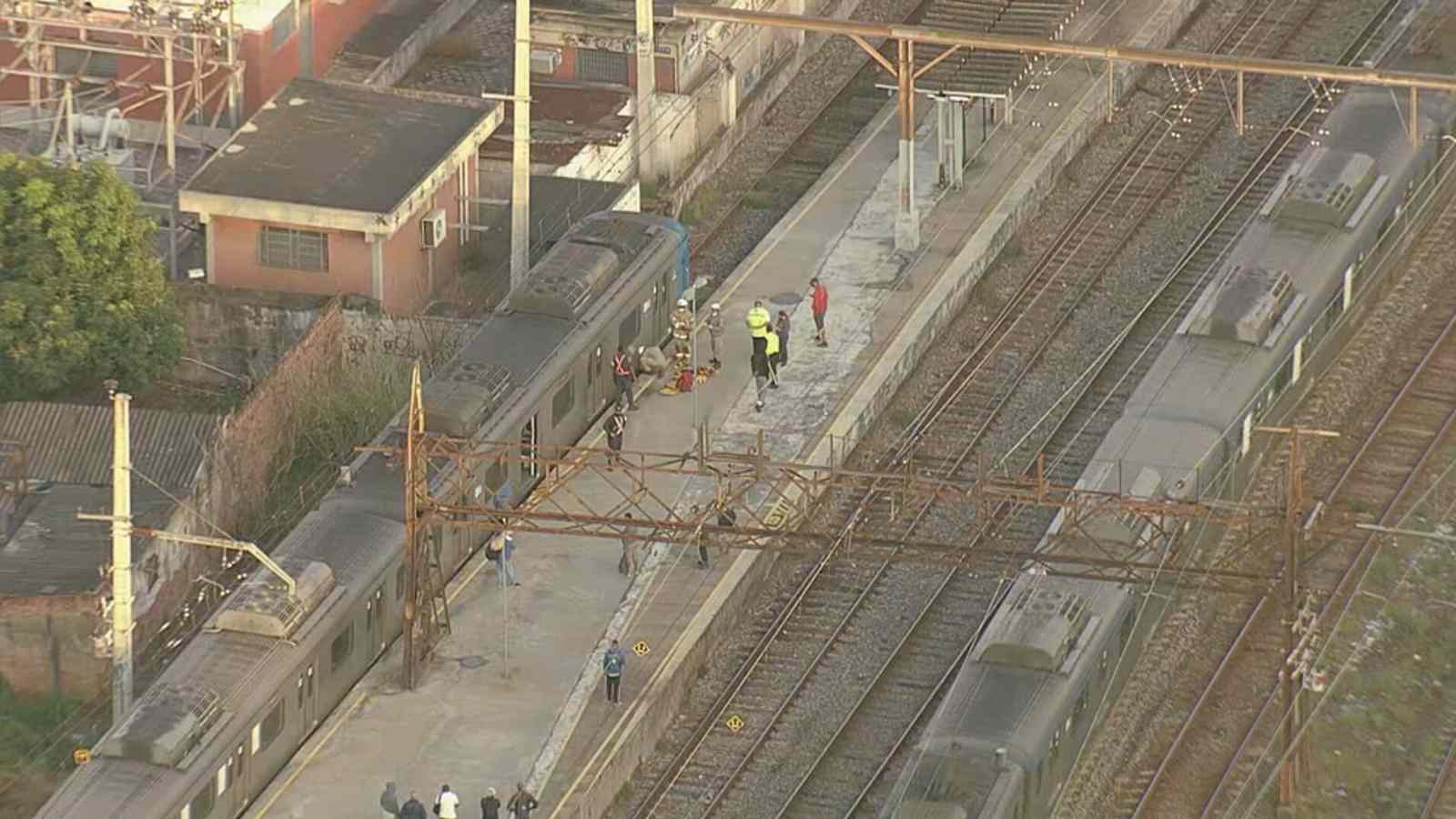 RJ: Homem morre após cair em vão entre trem e a plataforma
