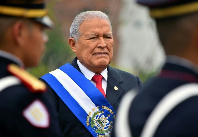 Juiz salvadorenho decreta prisão do ex-presidente sánchez cerén
