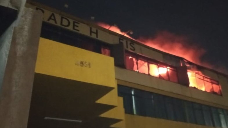 Hotel na orla de Salvador é parcialmente atingido por incêndio