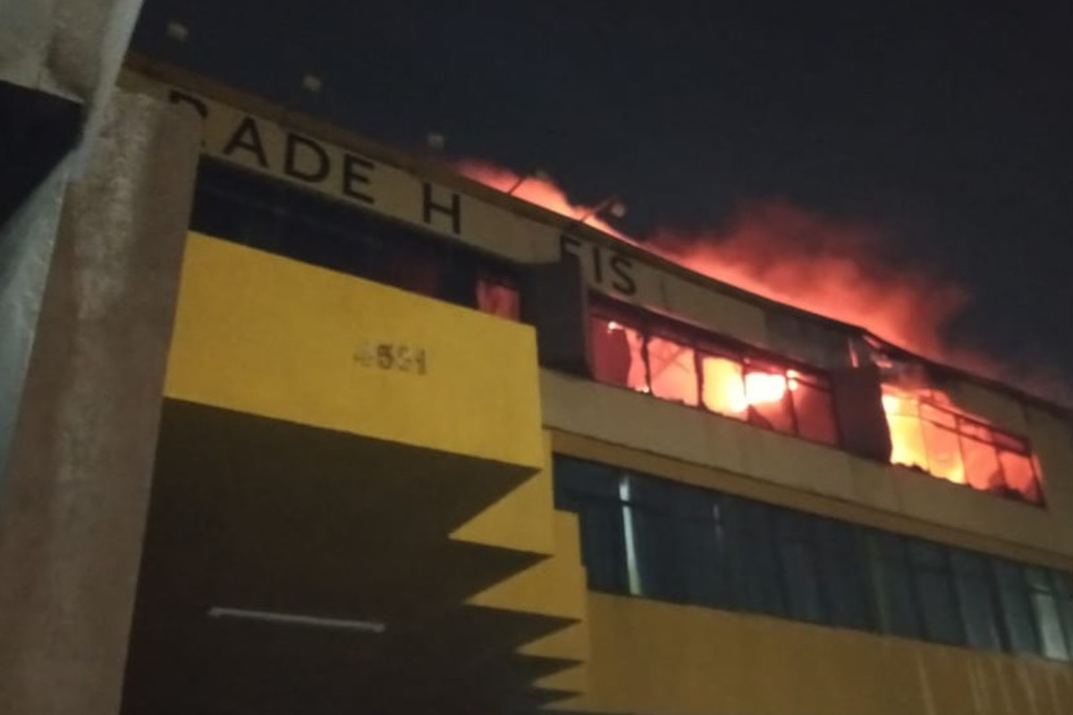 Hotel na orla de Salvador é parcialmente atingido por incêndio