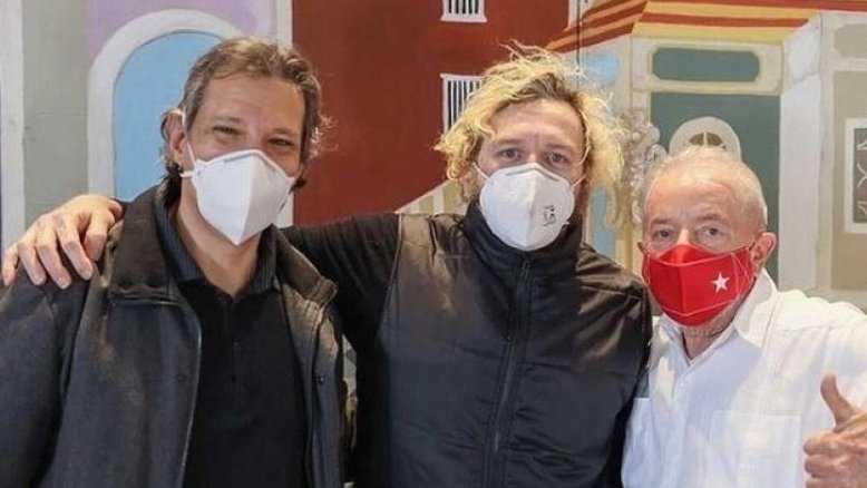 Cantor Otto se filia ao PT: 'Quero colaborar para que Lula seja o nosso presidente'