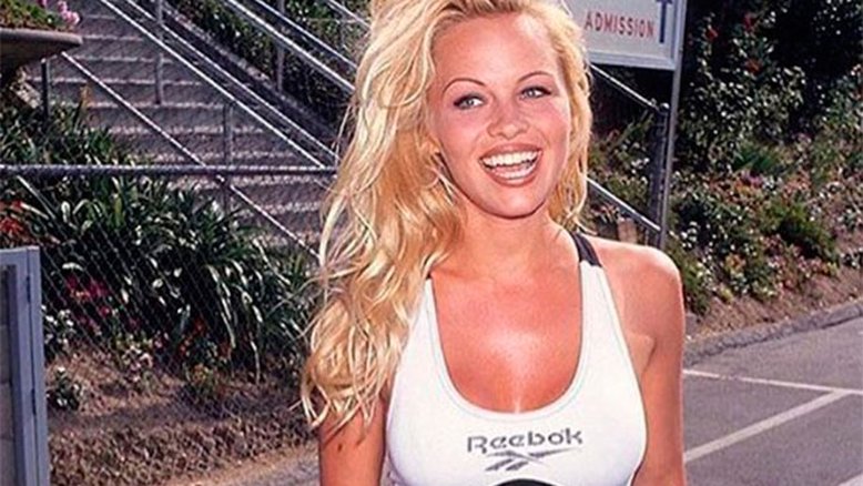 Pamela Anderson revela que ganhou 11 quilos escrevendo biografia: ‘Loucura’