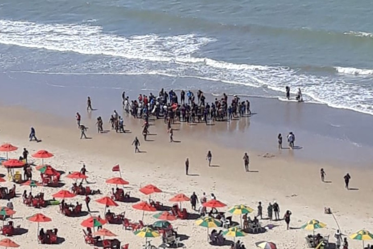 PE: Homem é socorrido após ataque de tubarão em praia do Recife