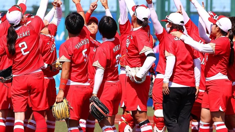No primeiro jogo da Olimpíada de Tóquio, Japão derrota Austrália no softbol feminino