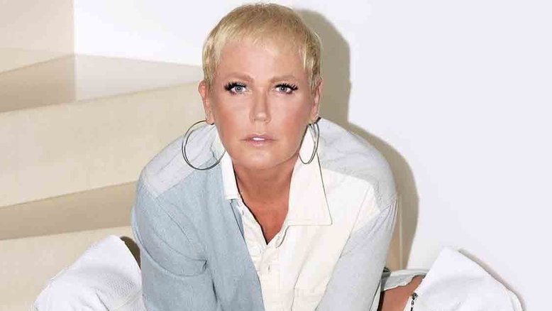 Xuxa diz que tem vontade de conhecer casa de swing antes de fazer 60 anos