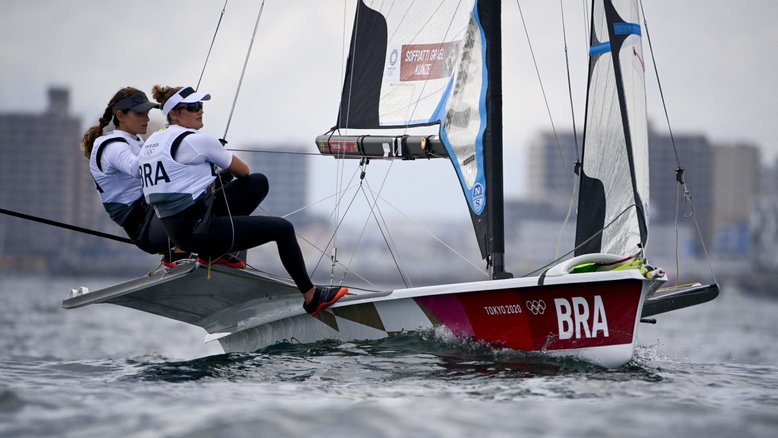Martine Grael e Kahena Kunze conquistam a medalha de ouro na Vela 49er FX e se tornam bicampeãs olimpícas