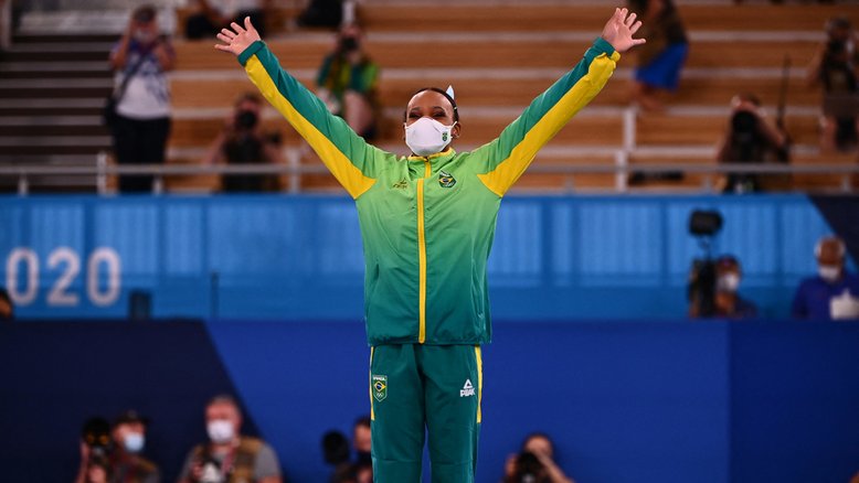 Rebeca Andrade vence a prova do salto na ginástica e conquista a medalha de ouro em Tóquio