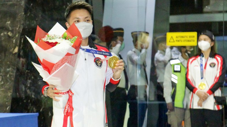 Ouro no badminton, atletas da Indonésia ganham vacas, terrenos e café grátis