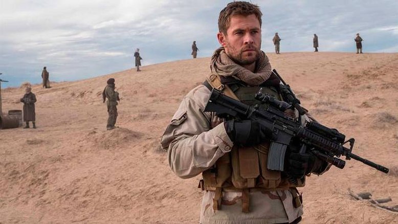 Mitch Nelson (Chris Hemsworth) em '12 Heróis'