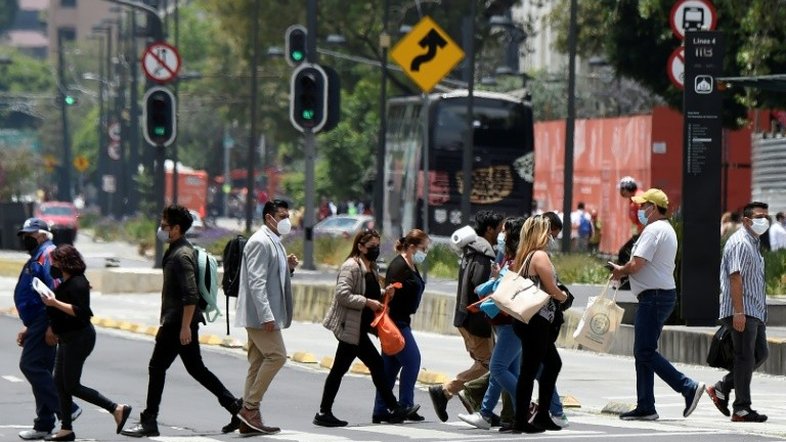 México volta a registrar mais de 20 mil casos diários de Covid